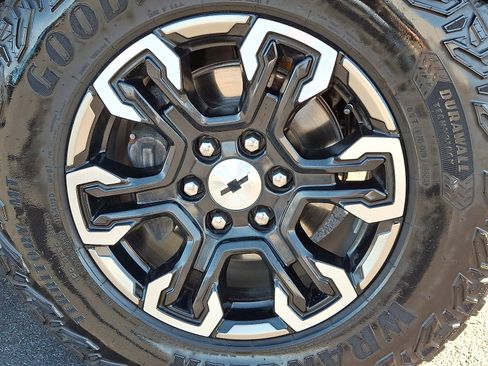 Certified 2024 Chevrolet Silverado 1500 ZR2 w/ Technology Package image 8