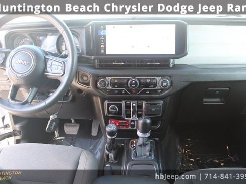Used 2024 Jeep Wrangler Unlimited image 18