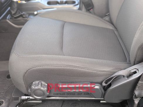 Used 2023 Jeep Gladiator Sport AWD/4WD image 31