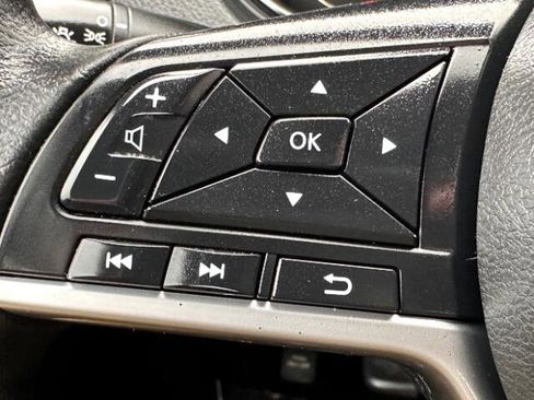 Used 2020 Nissan Rogue S image 25