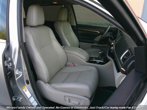 Used 2015 Toyota Highlander Limited image 30