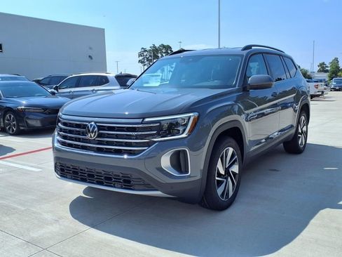 New 2026 Volkswagen Atlas SE FWD image 2
