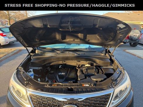 Used 2015 Kia Sorento LX image 10