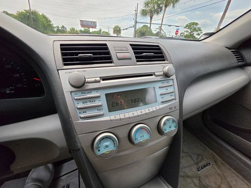 Used 2009 Toyota Camry LE FWD image 12