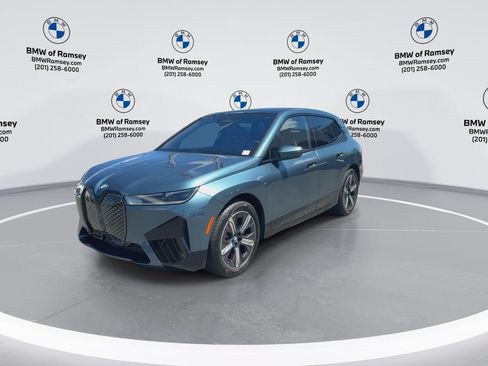 Used 2024 BMW iX xDrive50 w/ Premium Package AWD/4WD image 4