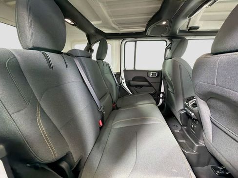 Used 2025 Jeep Wrangler Unlimited Sahara AWD/4WD image 28