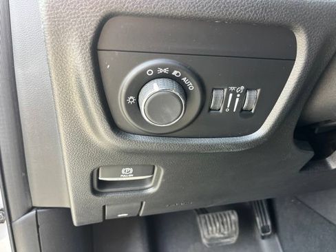 Used 2023 Jeep Grand Cherokee L Laredo RWD image 15