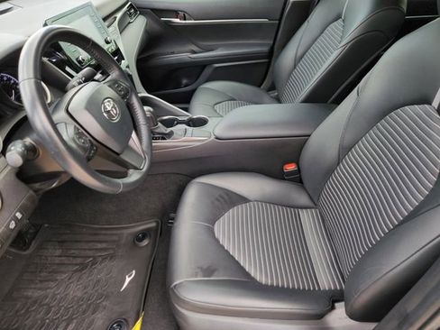 Used 2022 Toyota Camry SE image 11