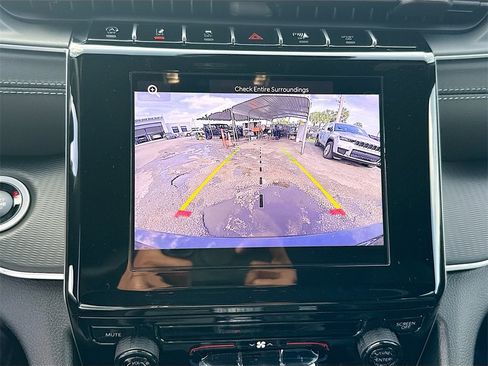 New 2025 Jeep Grand Cherokee L Laredo image 13