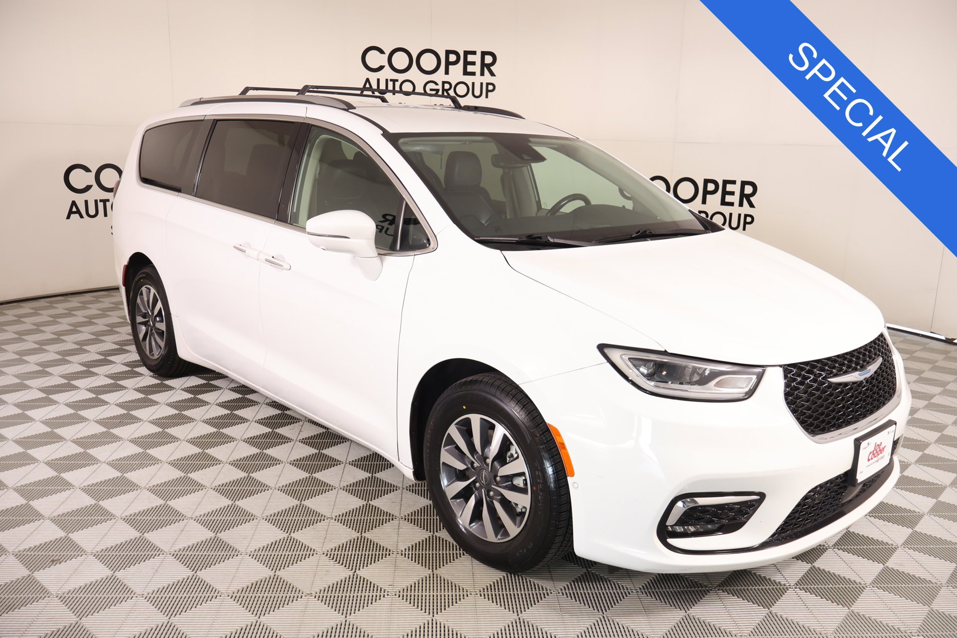 Used 2021 Chrysler Pacifica Touring-L FWD 360° Tour