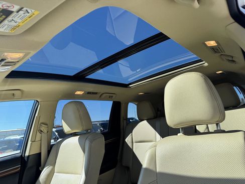 Used 2018 Toyota Highlander Limited Platinum image 16