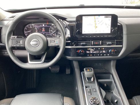 Certified 2025 Nissan Pathfinder SL image 18