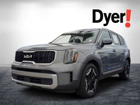 Used 2024 Kia Telluride EX w/ EX Captain's Chair Package FWD image 8