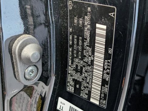 Used 2024 Toyota Highlander LE FWD image 17