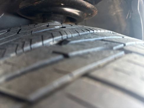 Used 2010 Buick Lucerne CXL image 32