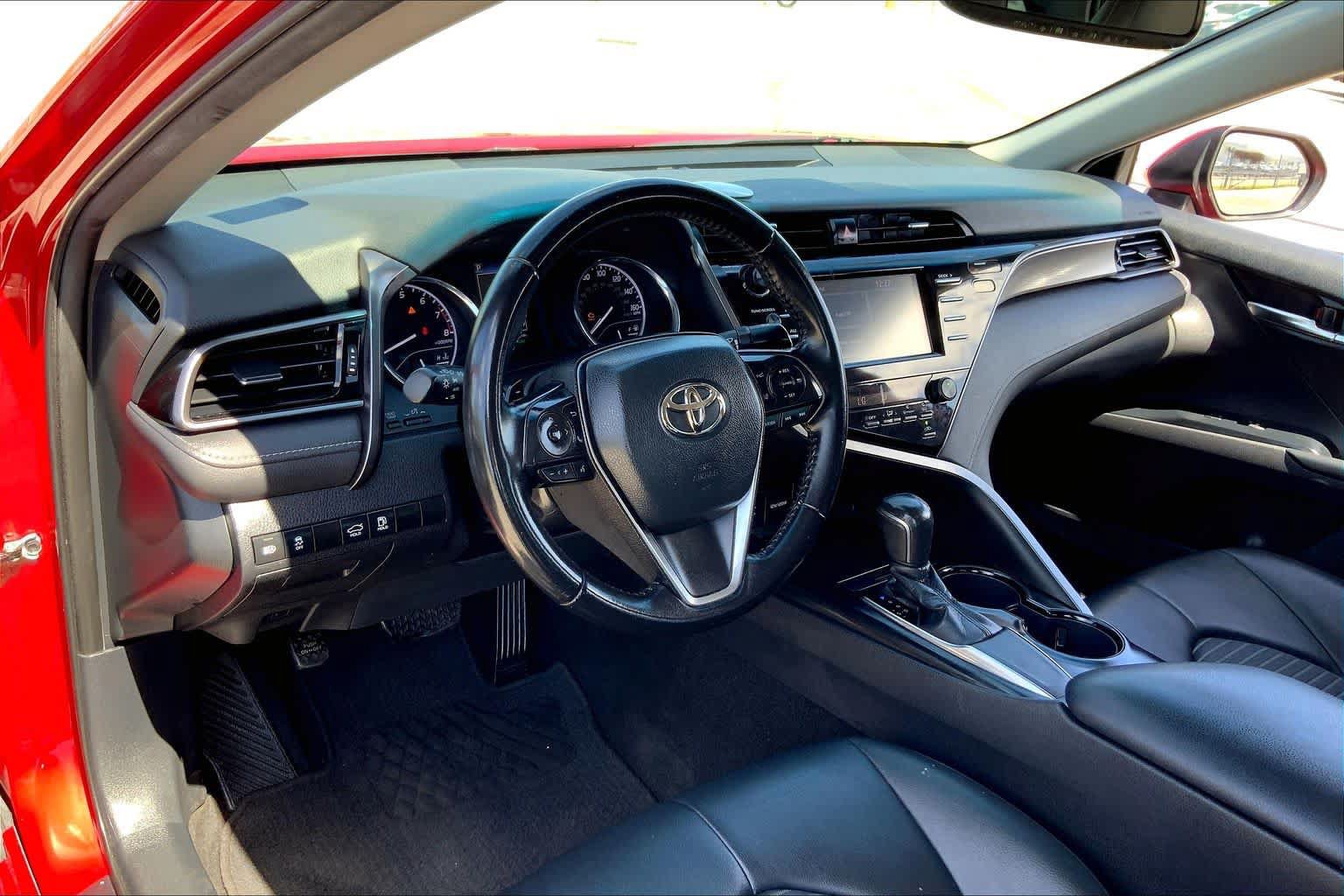 Used 2019 Toyota Camry SE w/ Convenience Package FWD image 17