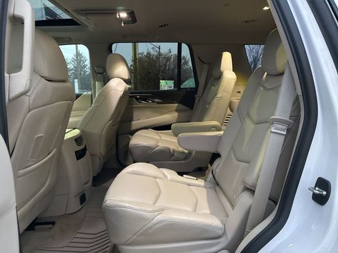 Used 2019 Cadillac Escalade Luxury image 14