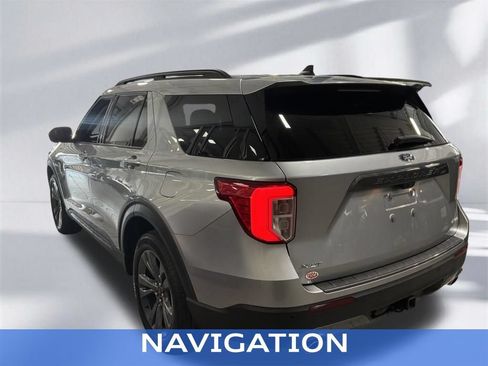 Used 2023 Ford Explorer XLT w/ Equipment Group 202A AWD/4WD image 7