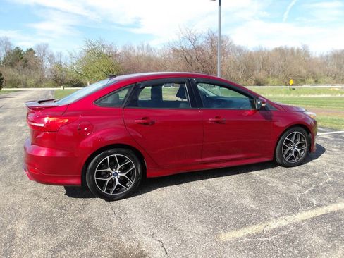 Used 2015 Ford Focus SE w/ SE Sport Package image 11