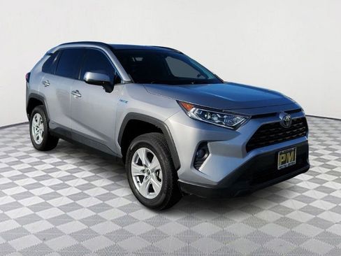 Used 2021 Toyota RAV4 XLE w/ Convenience Package image 1