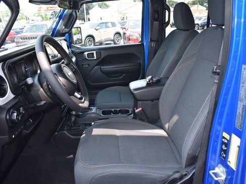 Used 2024 Jeep Wrangler Unlimited w/ Convenience Group AWD/4WD image 10