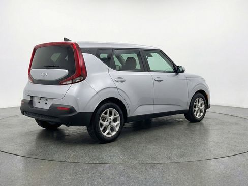 Used 2025 Kia Soul LX w/ LX Technology Package FWD image 9