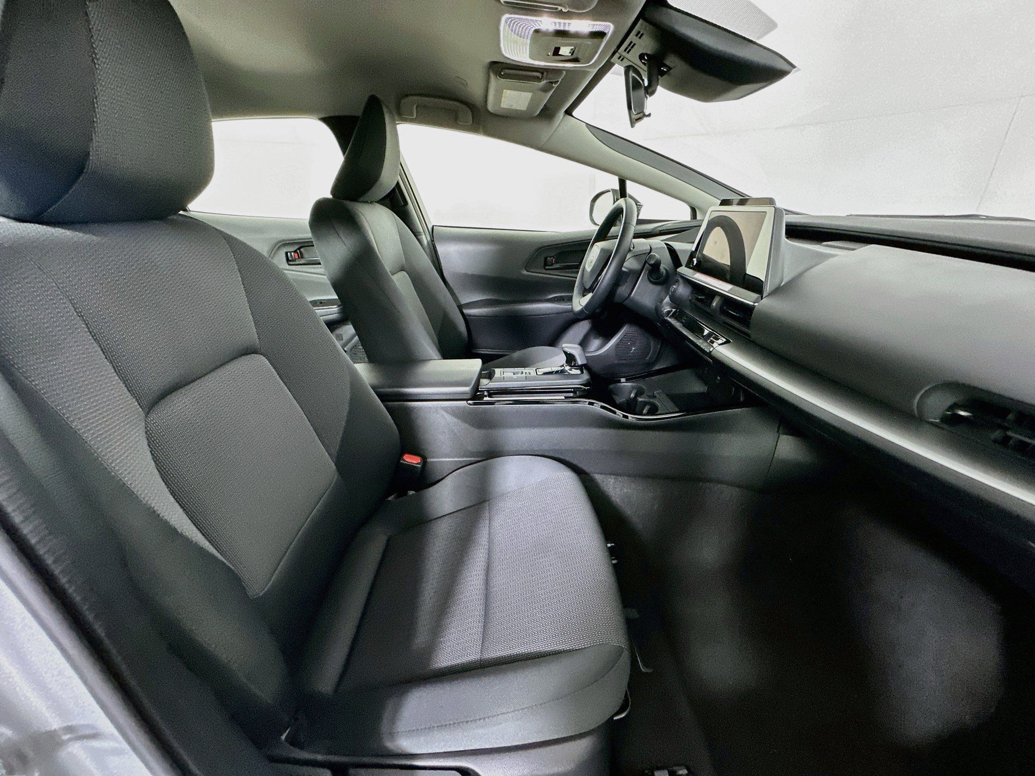 Used 2026 Toyota Prius LE FWD image 29