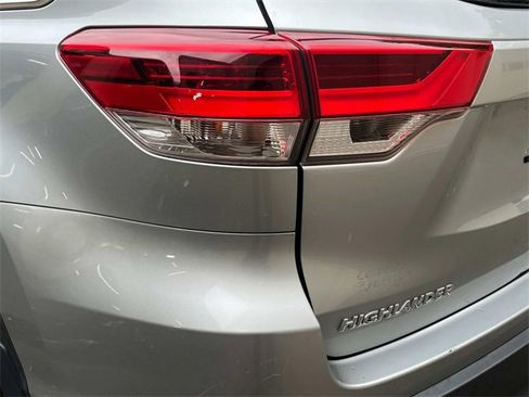 Used 2019 Toyota Highlander LE image 8
