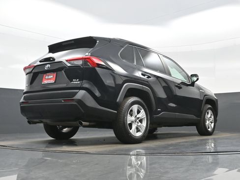 Used 2021 Toyota RAV4 XLE AWD/4WD image 31
