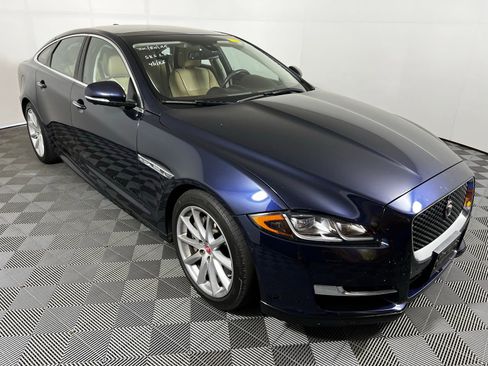 Used 2016 Jaguar XJ R-Sport image 3