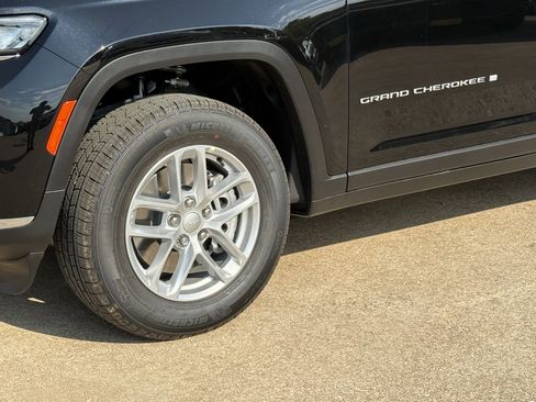 New 2025 Jeep Grand Cherokee L Laredo image 9