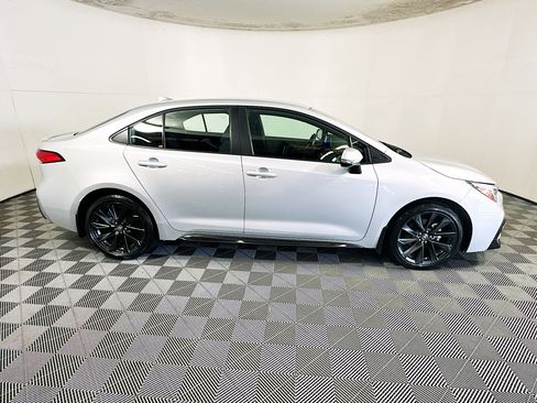 Used 2025 Toyota Corolla SE image 2