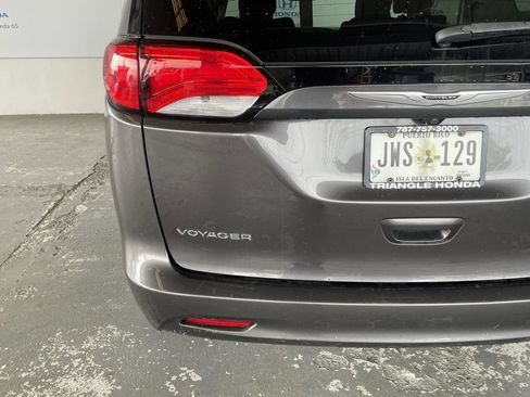 Used 2022 Chrysler Voyager LX image 34