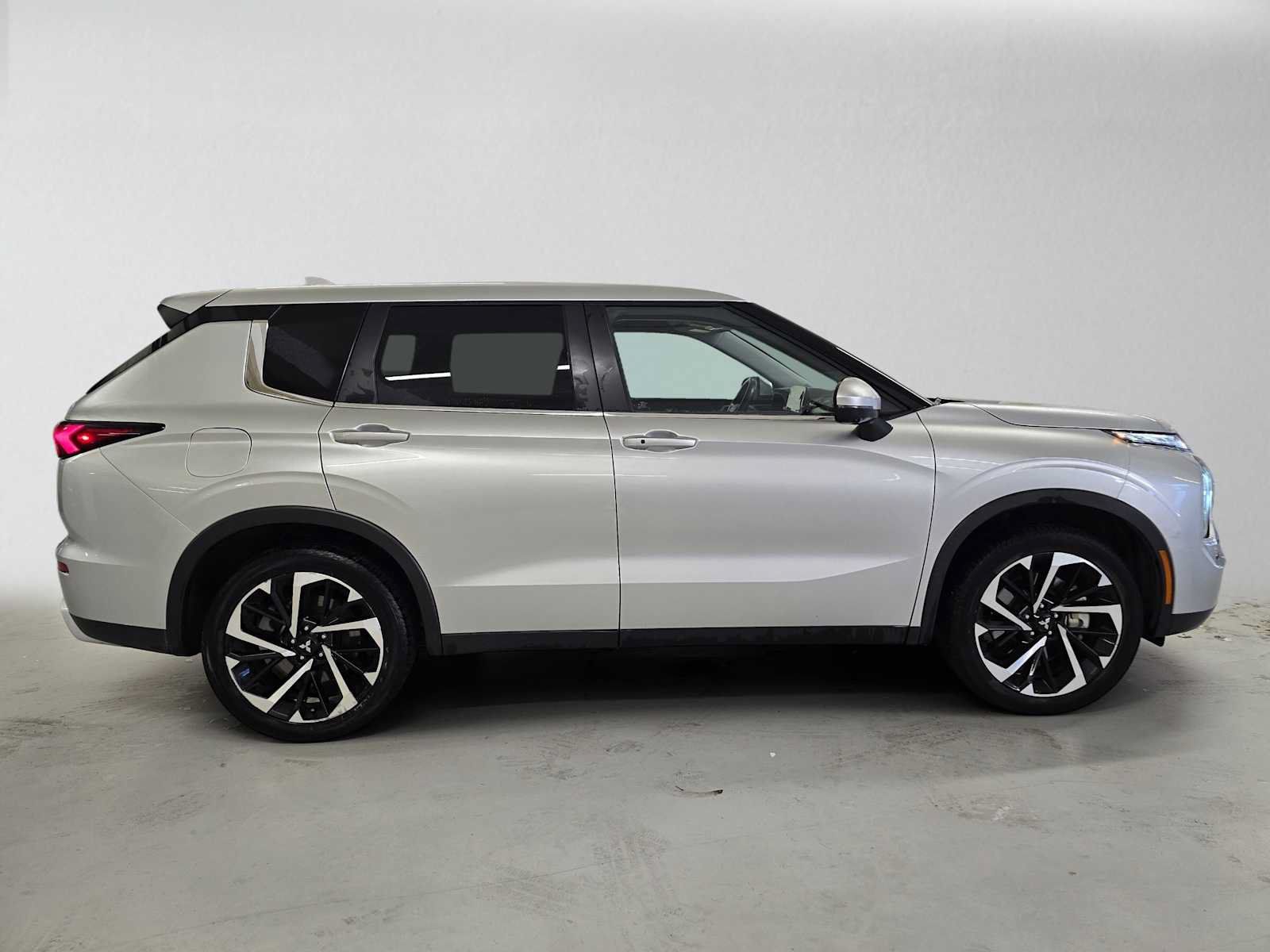 Used 2024 Mitsubishi Outlander SE AWD/4WD image 6