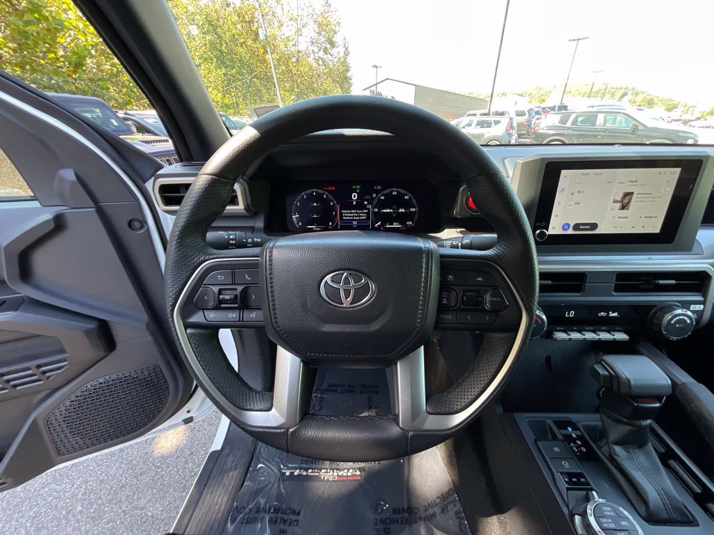 Used 2025 Toyota Tacoma TRD Off-Road AWD/4WD image 10