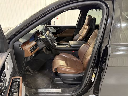 Used 2023 Lincoln Aviator Reserve w/ Equipment Group 201A image 11