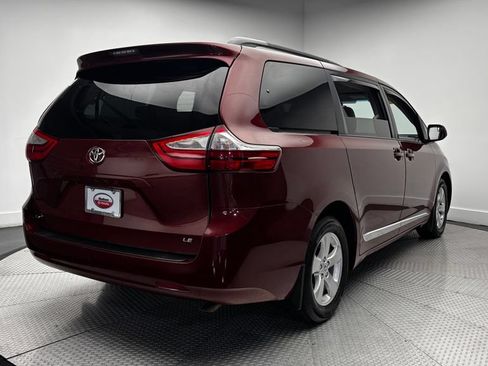Used 2015 Toyota Sienna LE FWD image 34