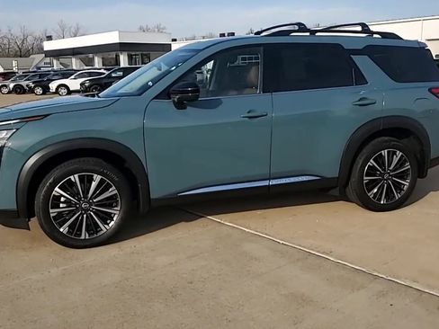 Used 2026 Nissan Pathfinder Platinum image 5