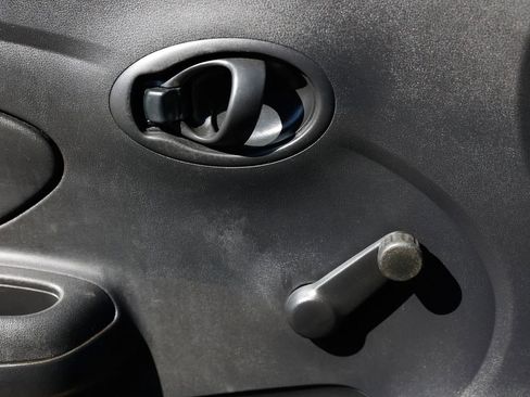 Used 2015 Nissan Versa S Plus image 41