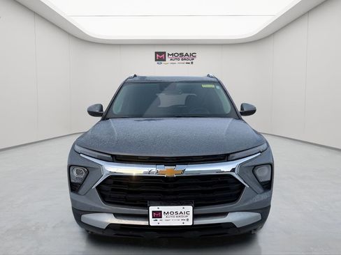 Used 2025 Chevrolet TrailBlazer LT w/ Convenience Package image 2