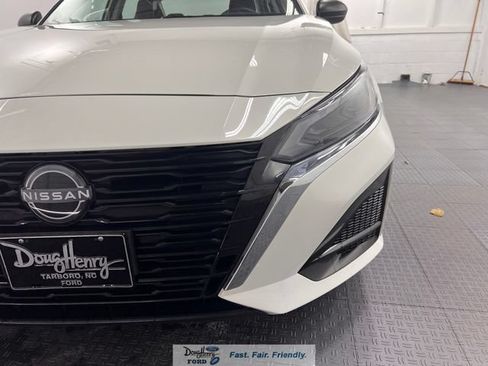 Used 2025 Nissan Altima 2.5 SV FWD image 11