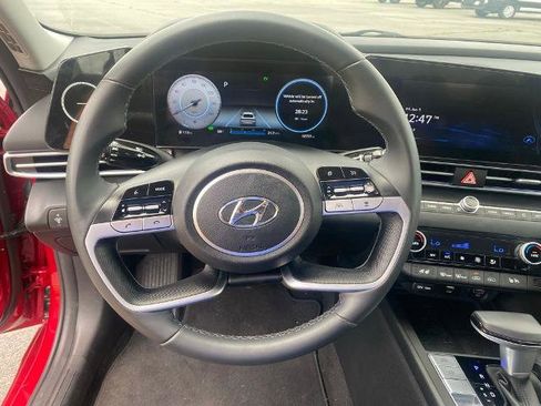 Used 2022 Hyundai Elantra Limited FWD image 18