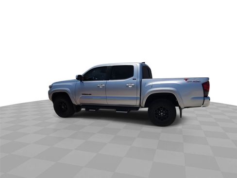 Used 2022 Toyota Tacoma SR5 RWD image 6