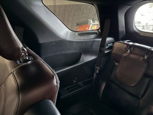 Used 2020 Ford Explorer Platinum w/ Premium Technology Package image 26