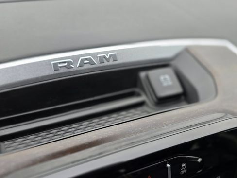 Used 2024 RAM 2500 Laramie AWD/4WD image 38