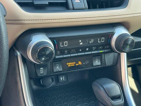 Certified 2019 Toyota RAV4 XLE w/ Convenience Package AWD/4WD image 23
