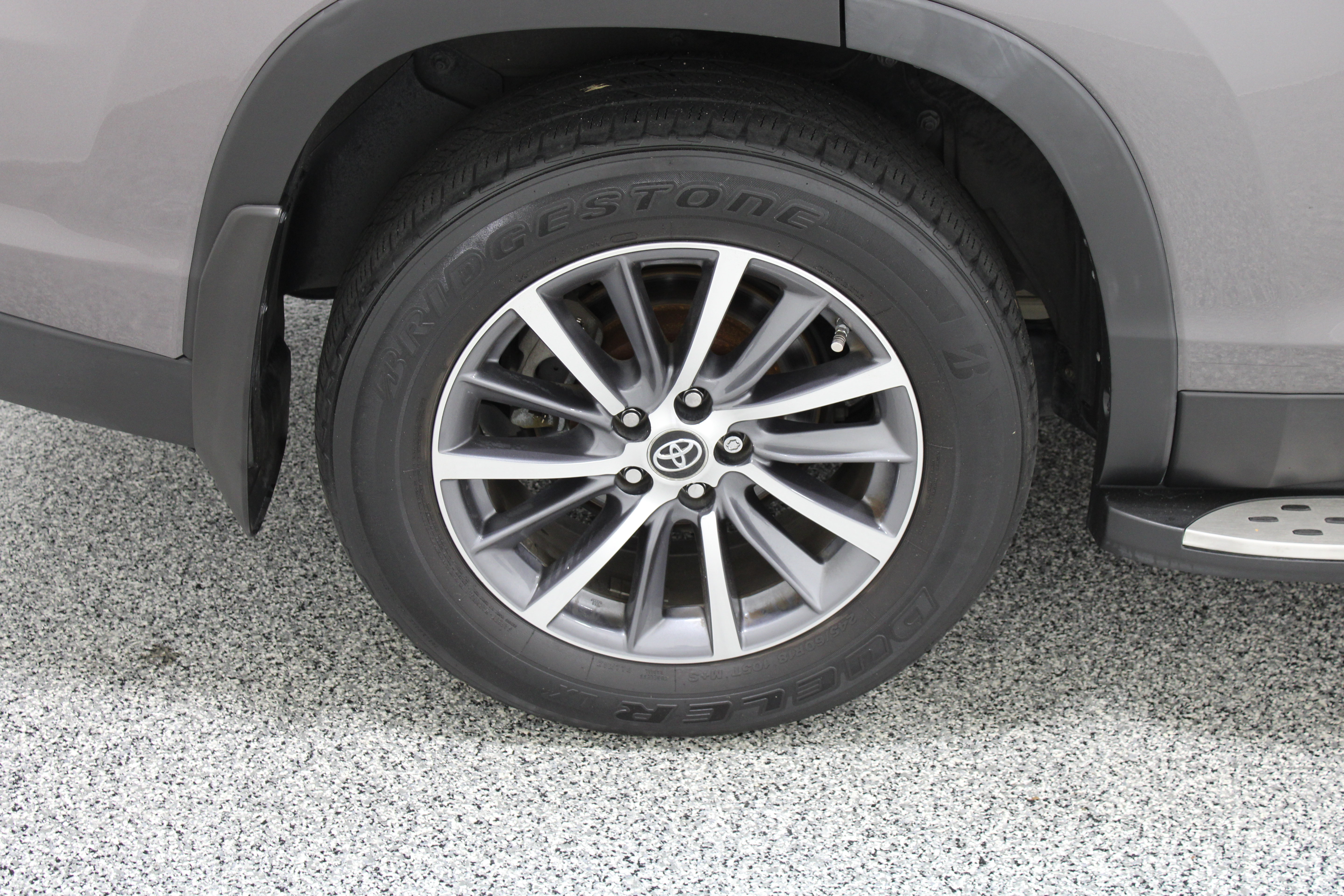 Used 2019 Toyota Highlander XLE FWD image 6