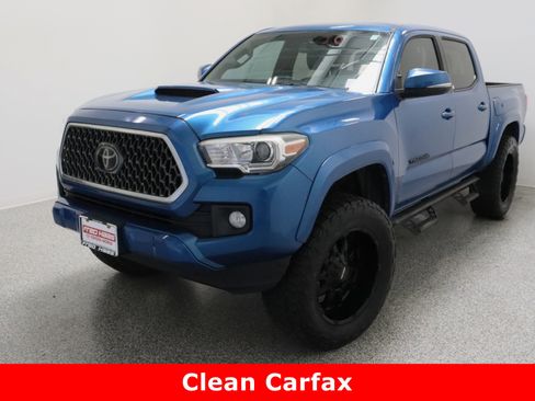 Used 2018 Toyota Tacoma TRD Sport w/ Technology Package image 2