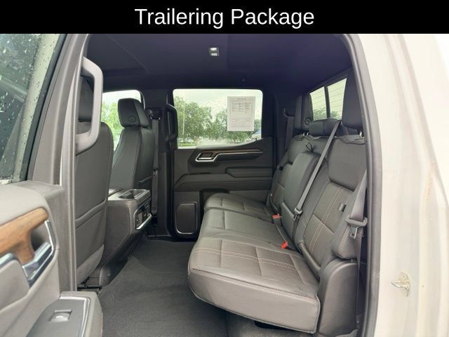 Used 2024 Chevrolet Silverado 1500 High Country w/ Technology Package AWD/4WD image 9
