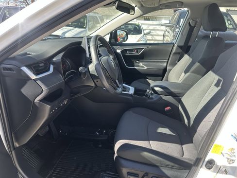 Used 2020 Toyota RAV4 XLE w/ Convenience Package image 14